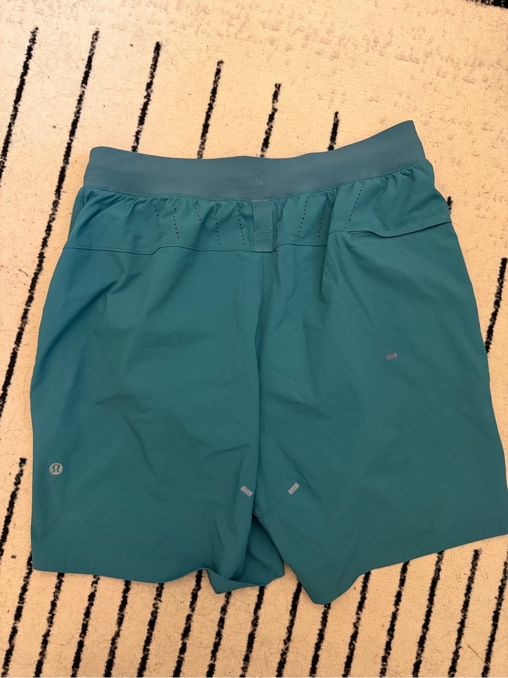 Men's Teal lululemon lined shorts - Picture 2 of 3